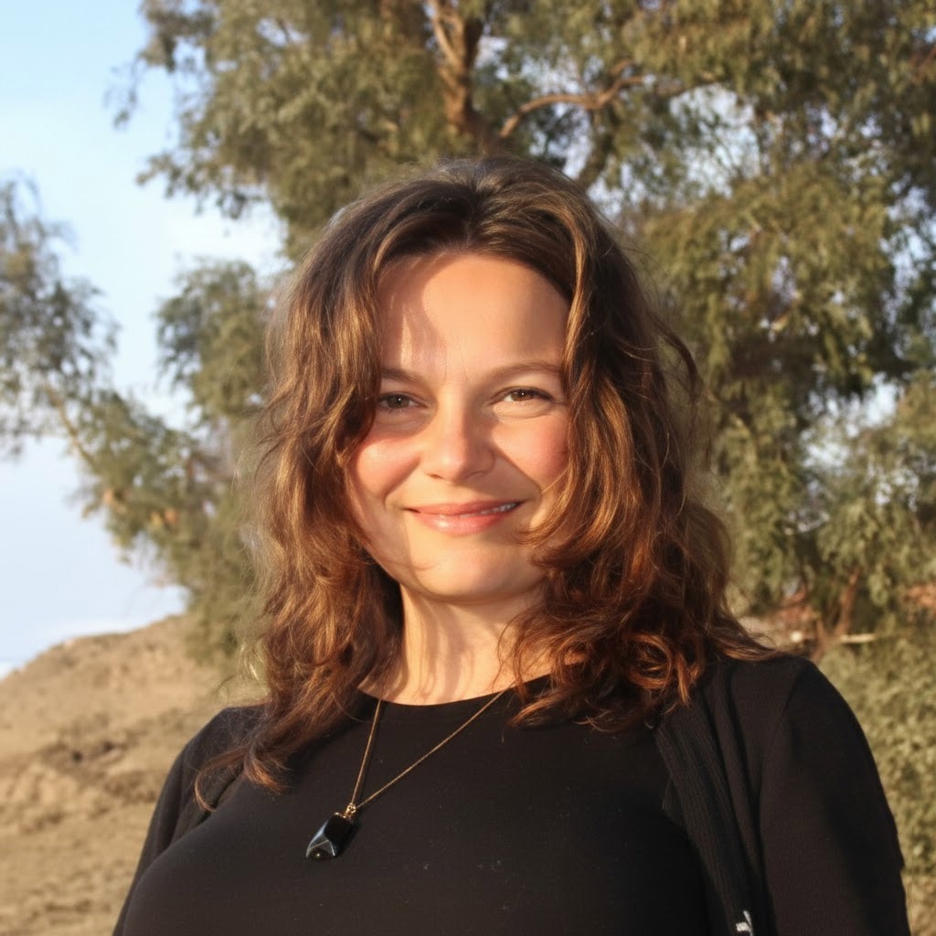 Drisana Davis, Licensed Marriage and Family Therapis,t offering holistic therapy at Mindful Guides.